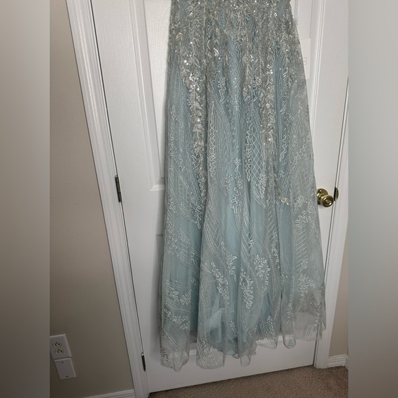 MAC DUGGAL embroidered floral sleeveless A-line gown NWT - Picture 7 of 13